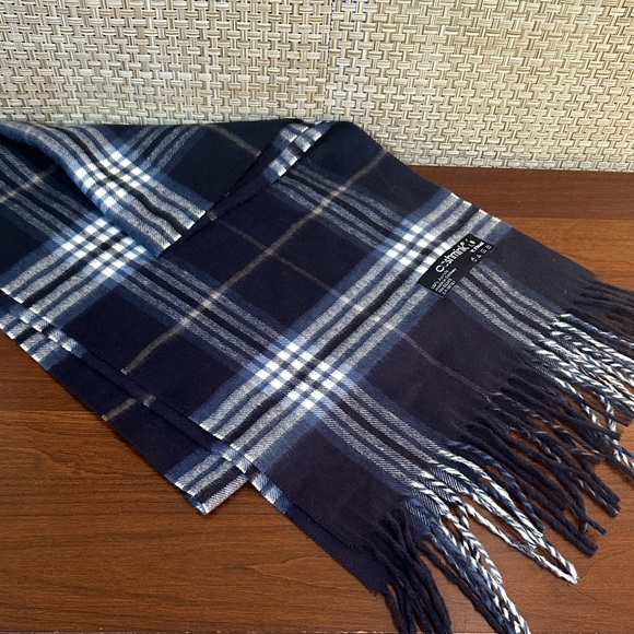 🌟HP🌟NWOT Navy Plaid Cashmink Scarf Made in Germany by V. FRAAS - Picture 4 of 7